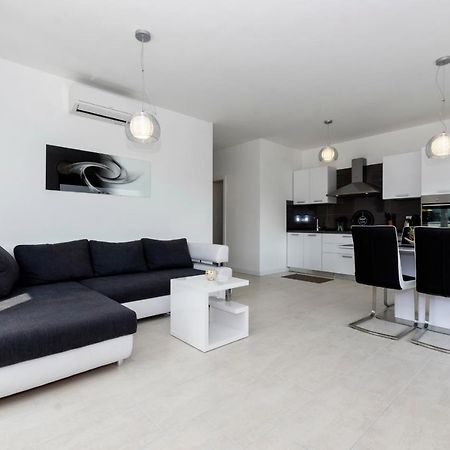 Apartments4Friends Apartment Vlad โตรกีร์ ภายนอก รูปภาพ