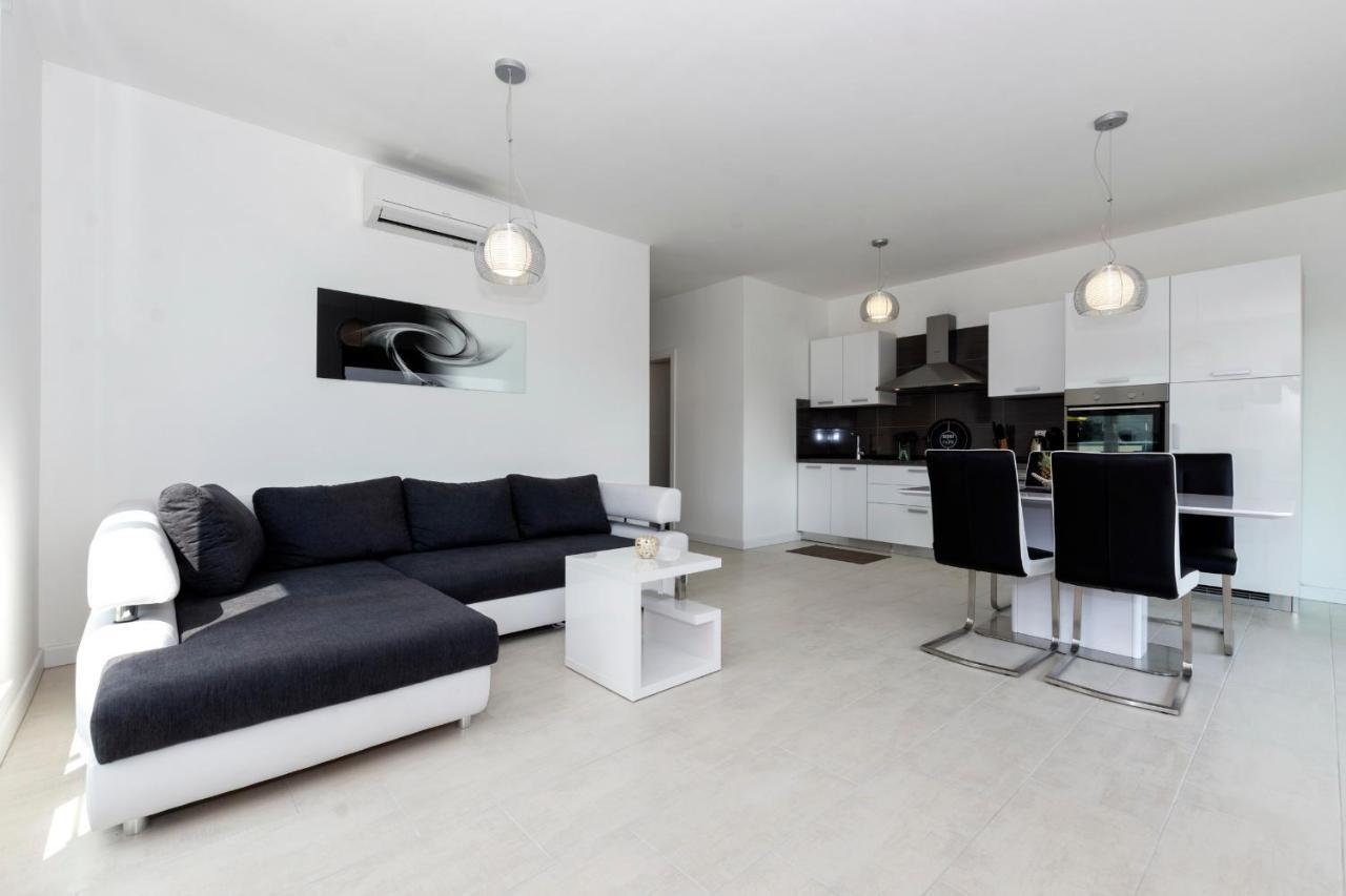 Apartments4Friends Apartment Vlad โตรกีร์ ภายนอก รูปภาพ