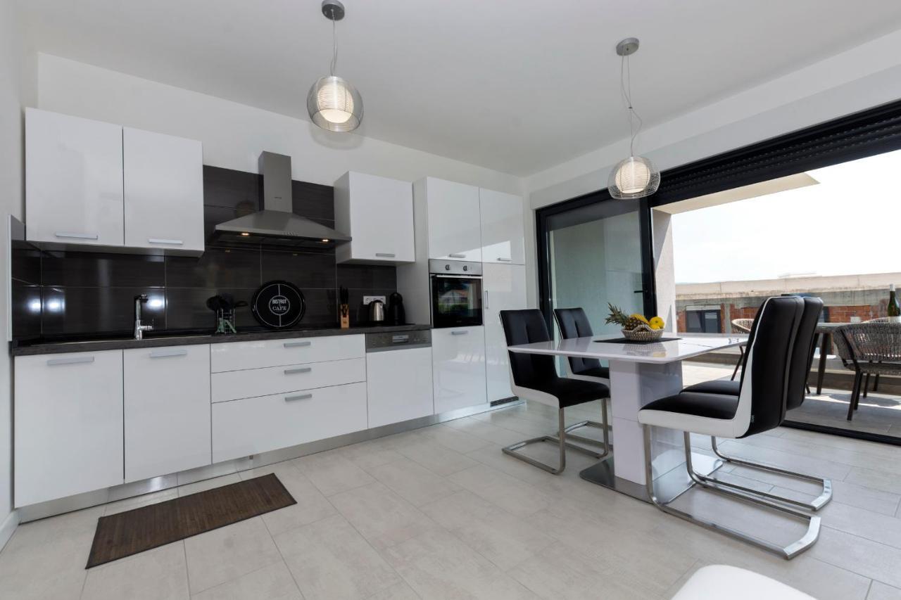 Apartments4Friends Apartment Vlad โตรกีร์ ภายนอก รูปภาพ