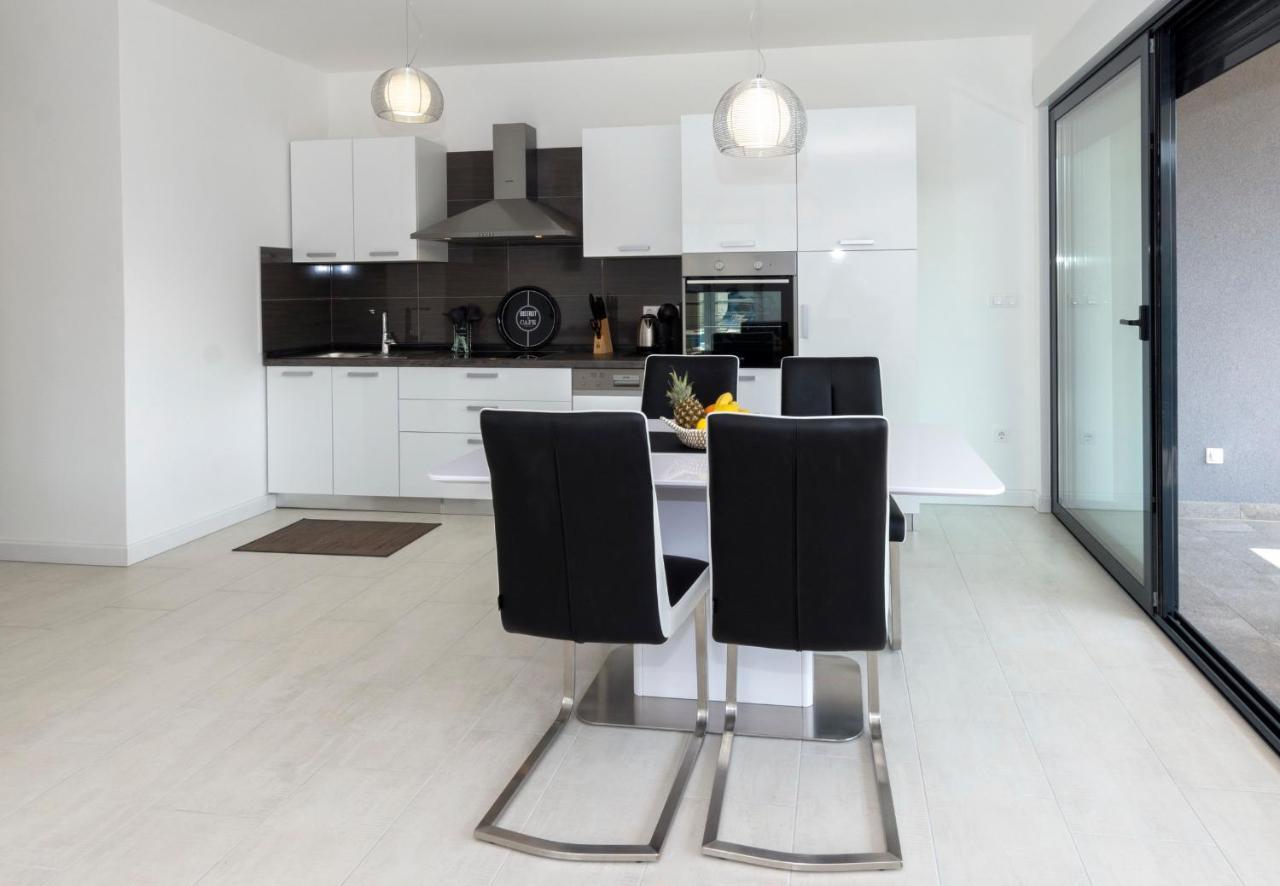 Apartments4Friends Apartment Vlad โตรกีร์ ภายนอก รูปภาพ