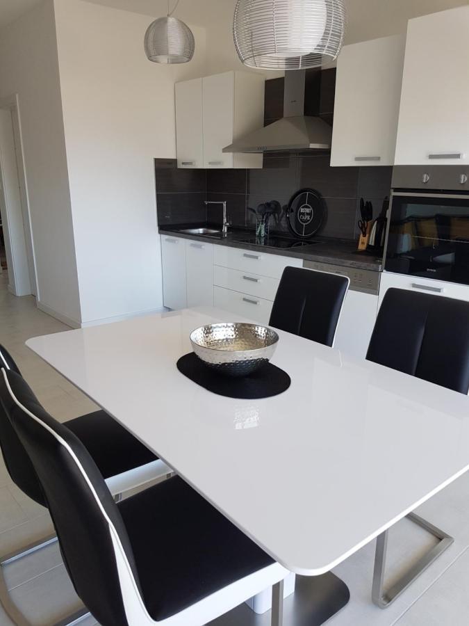 Apartments4Friends Apartment Vlad โตรกีร์ ภายนอก รูปภาพ