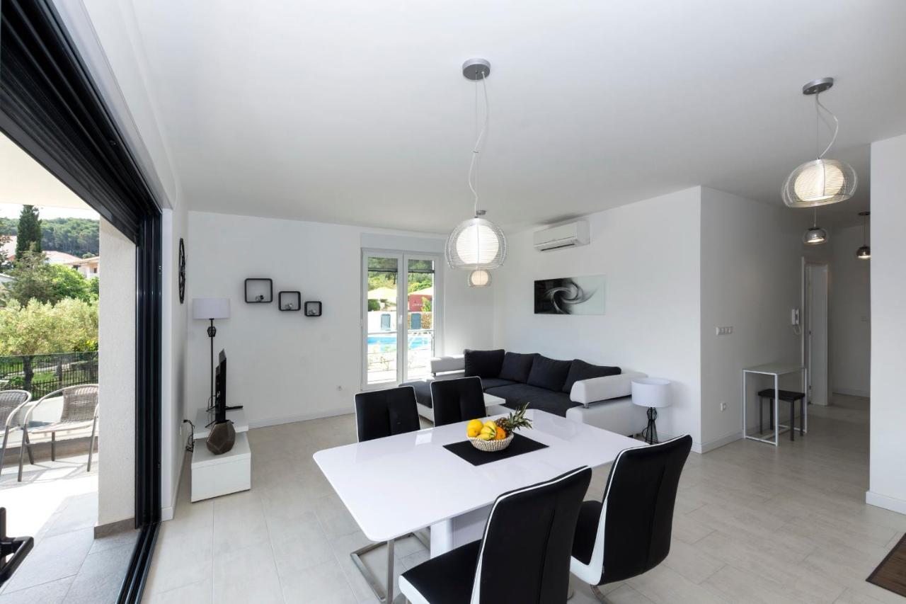 Apartments4Friends Apartment Vlad โตรกีร์ ภายนอก รูปภาพ