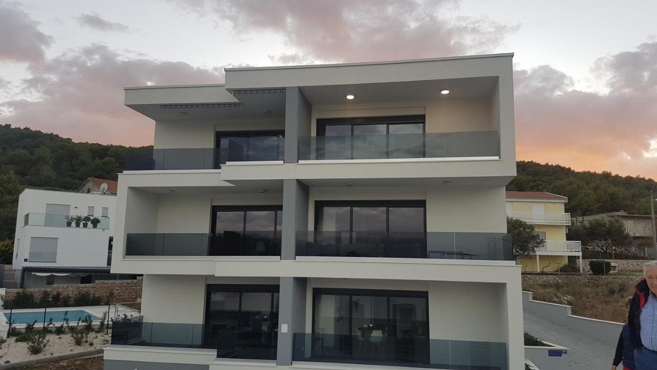 Apartments4Friends Apartment Vlad โตรกีร์ ภายนอก รูปภาพ